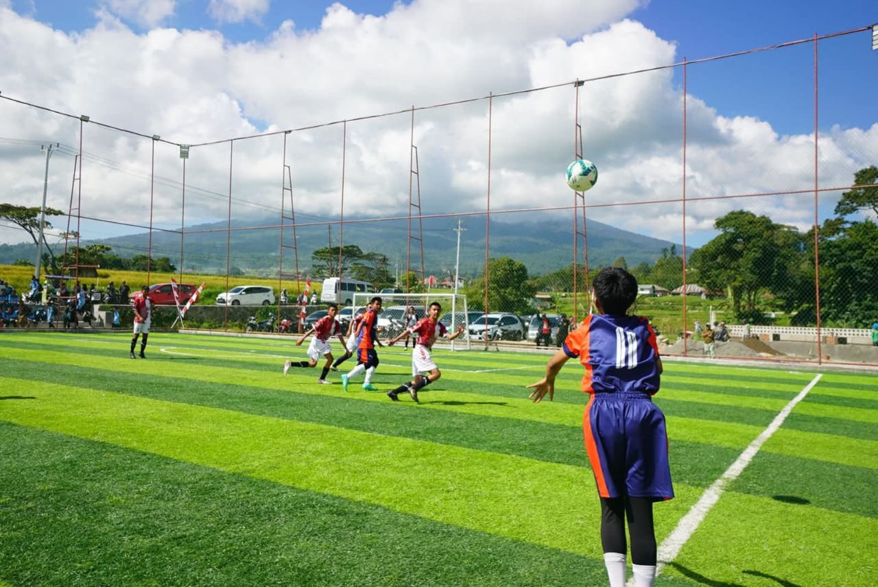 Suasana pertandingan turnamen Mini Soccer Cup_1 dilapangan DBox Arena Kota Padang Panjang.